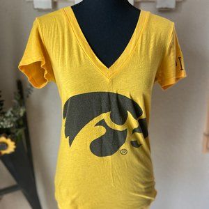 4/$20 Victoria's Secret Pink Iowa Hawkeyes Gold V-Neck T-shirt M